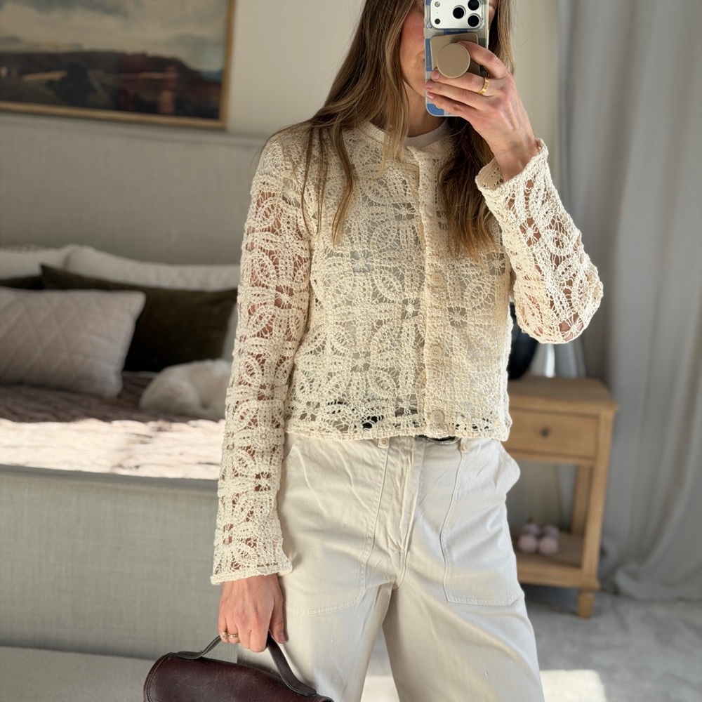 HM Divided Ivory Lace Button-Up Top - Picture 7 of 7